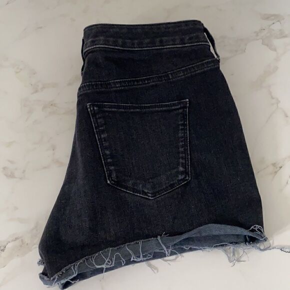 Universal thread shorts EUC  - Picture 3 of 5